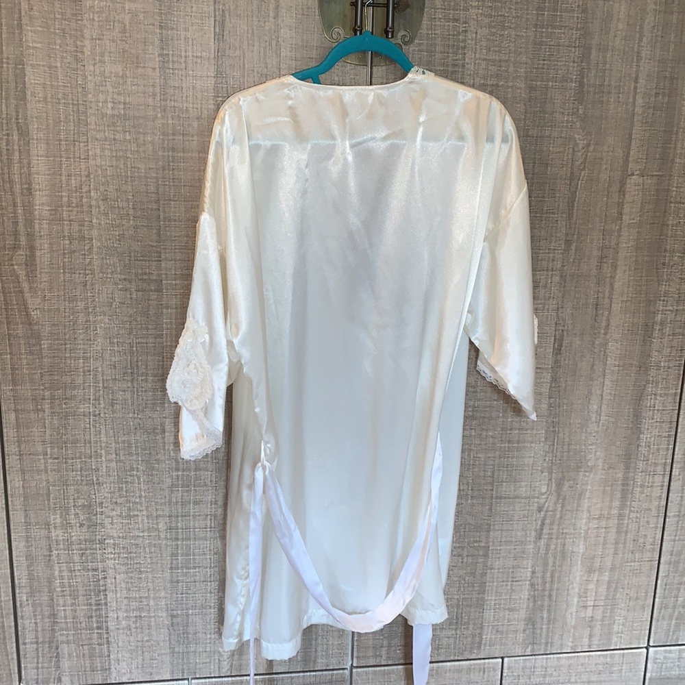 Victoria’s secret’s Satin Robe - Picture 8 of 14